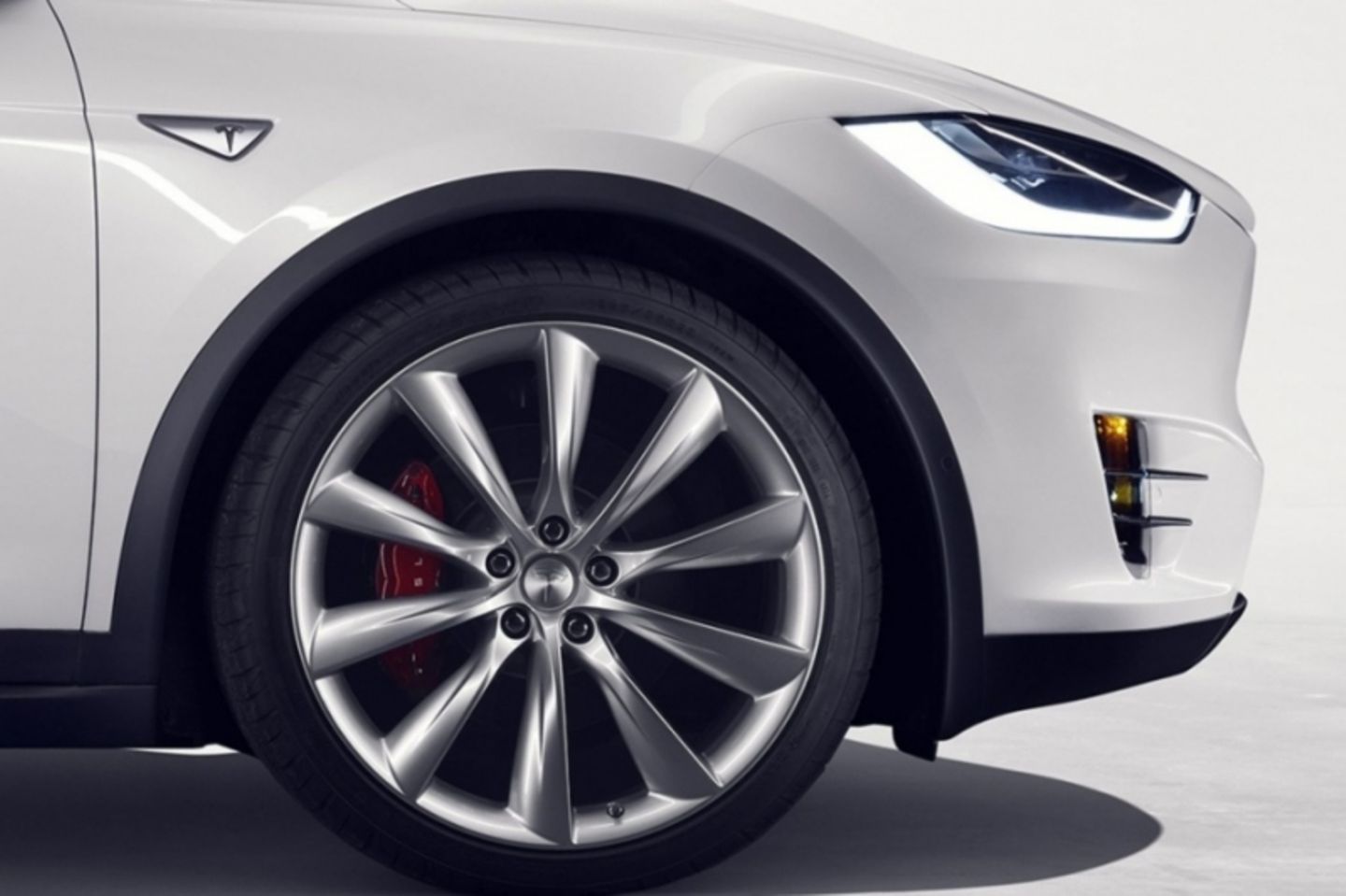 Tesla Model X mit 20 bis 22 Zoll großen Rändern