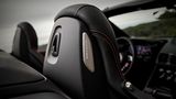 Audi R8 Spyder 5.2 FSI quattro S tronic - optional sind in den Kopfstützen zusätzliche Lautsprecher veborgen