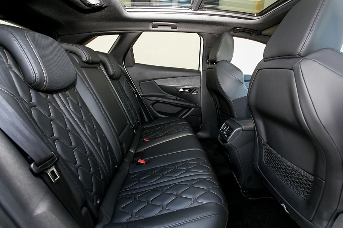Die Rückbank des Peugeot 3008 Blue HDI 180
