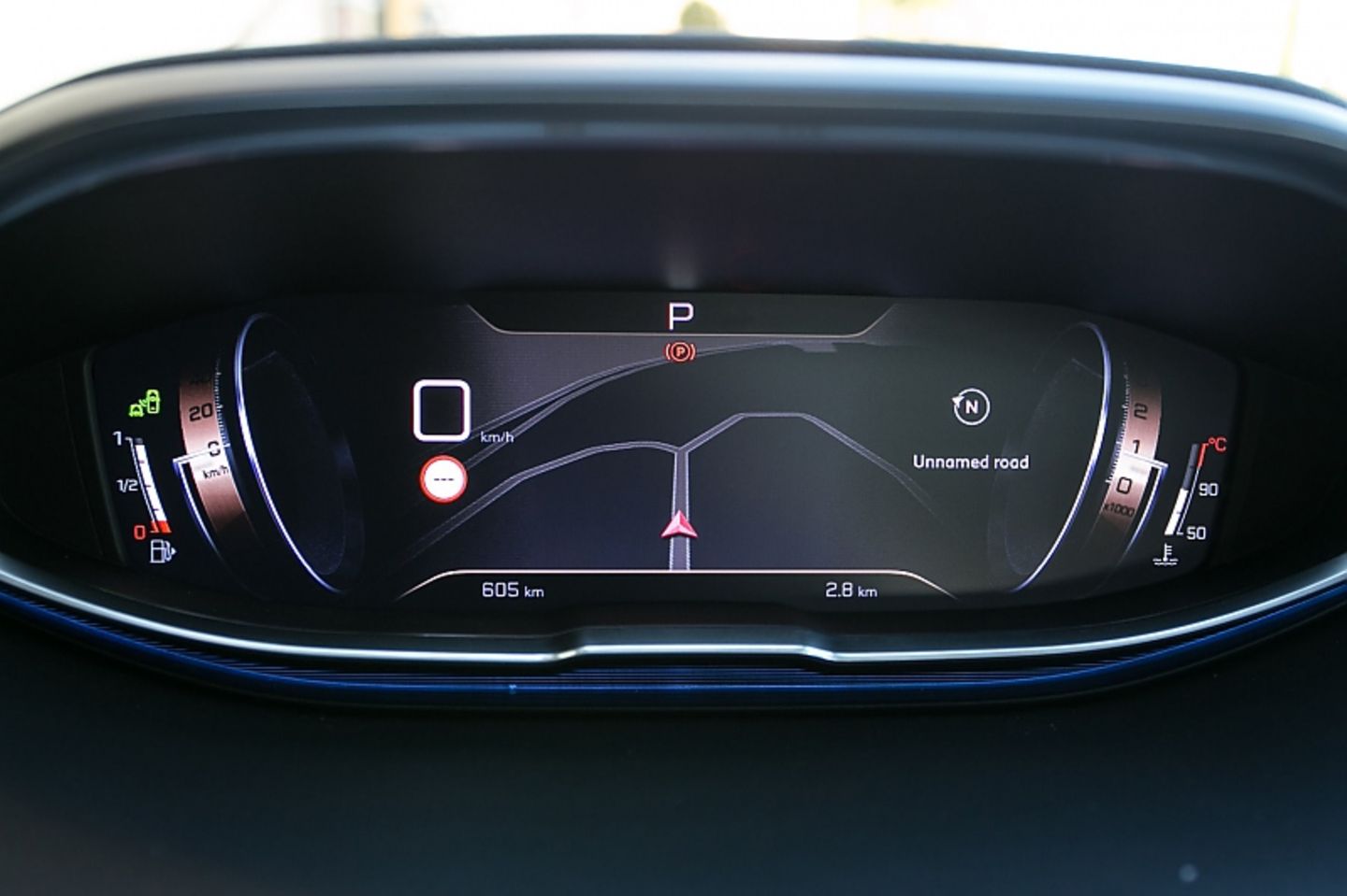 Das gewöhnungsbedürftige Cockpit des Peugeot 3008 Blue HDI 180
