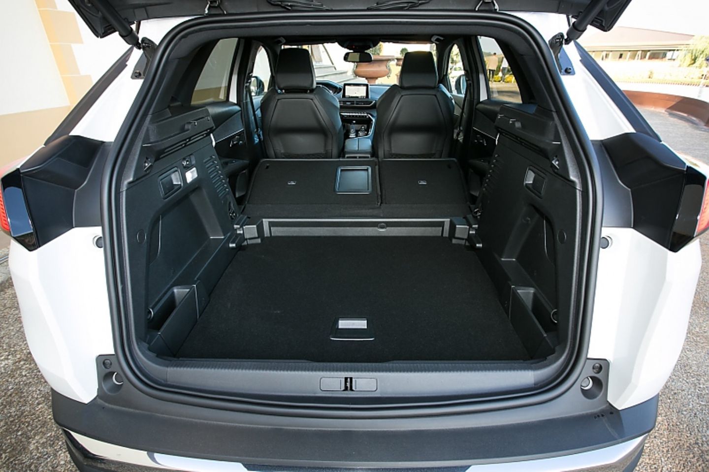 Peugeot 3008 Blue HDI 180 - der Laderaum schluckt 520 Liter