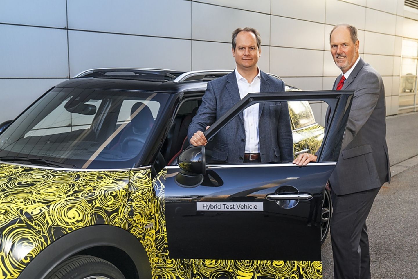 Mini Countryman 2017 PHEV - Sebastian Mackensen (links) und Peter Wolf