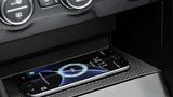 Es gibt sogar eine induktive Ladefläche für Mobiltelefone