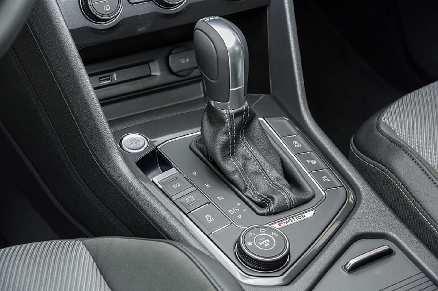 Das Doppelkupplungsgetriebe müht sich nach Kräften, die Schwäche des Motors zu kompensieren