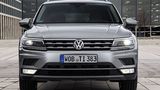 Die LED-Scheinwerfer blenden bei Gegenverkehr automatisch ab