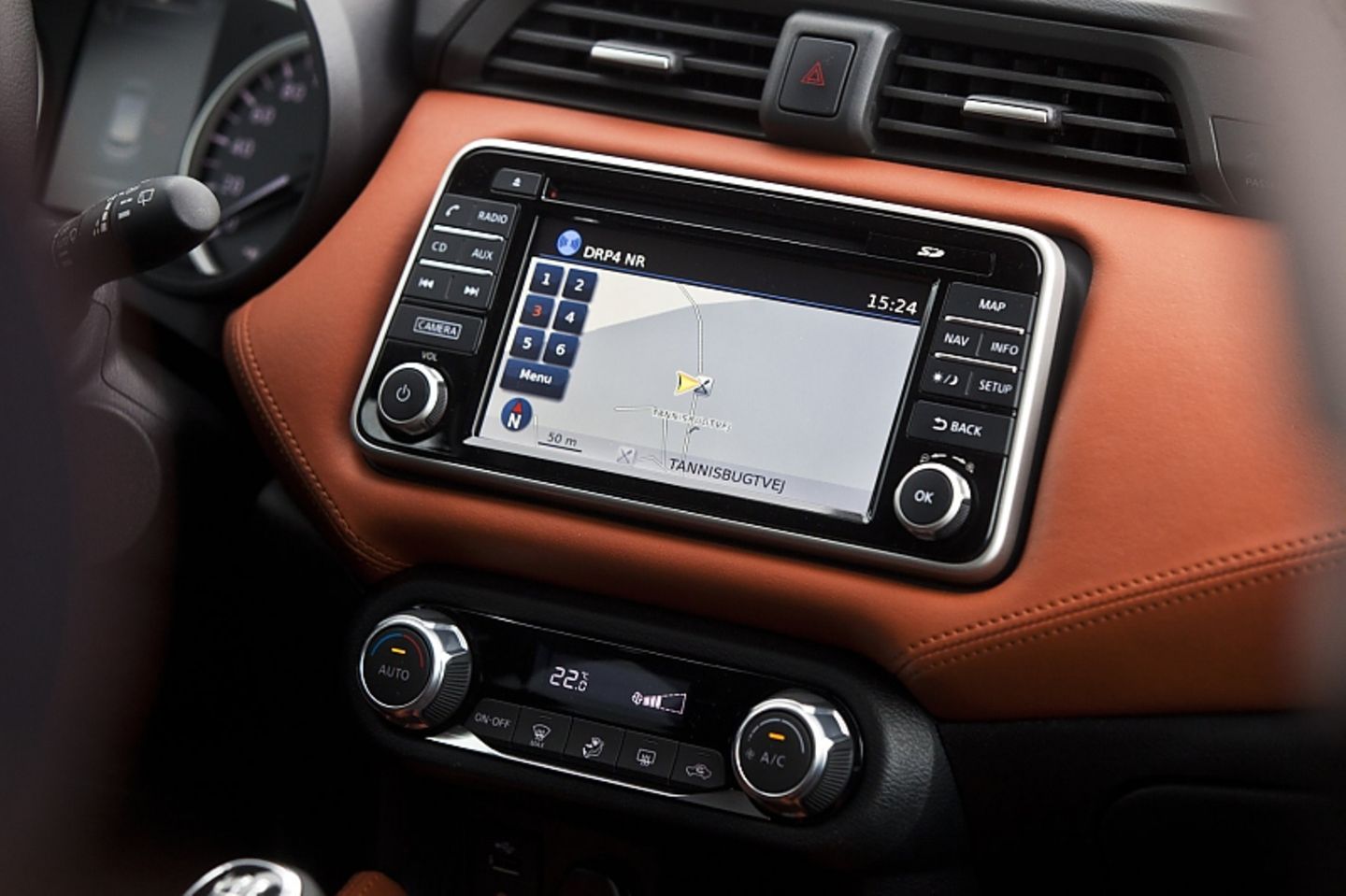 Nissan Micra 2017 0.9 i-GT - auf Wunsch mit einem Navigationssystem