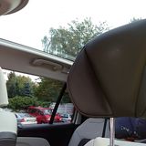 Interessante Kopfstützen unter fast freiem Himmel.