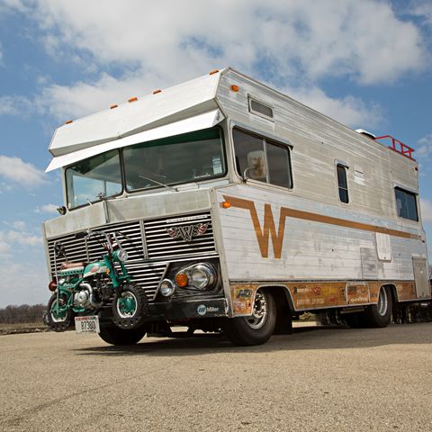 Von außen ist der alte Winnebago noch gut zu erkennen.