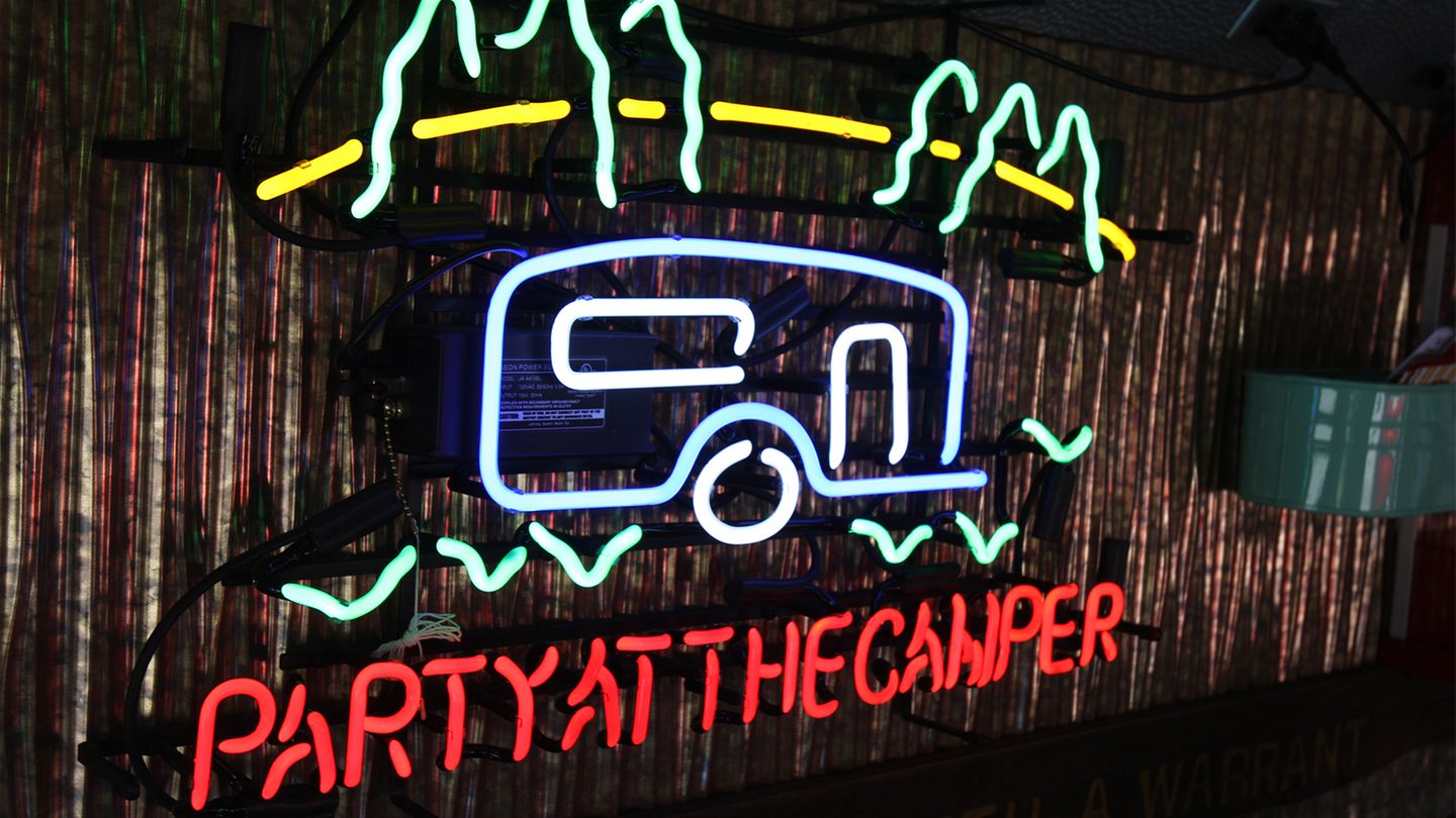 Der Happy Camper ist ein Party-Mobil.