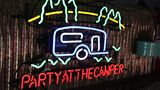 Der Happy Camper ist ein Party-Mobil.