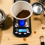 Gar nicht so einfach, die exakt richtige Menge Espressopulver für zwei Tassen abzumessen