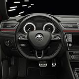 Das unten abgeflachte Lenkrad verströmt eine sportliche Note