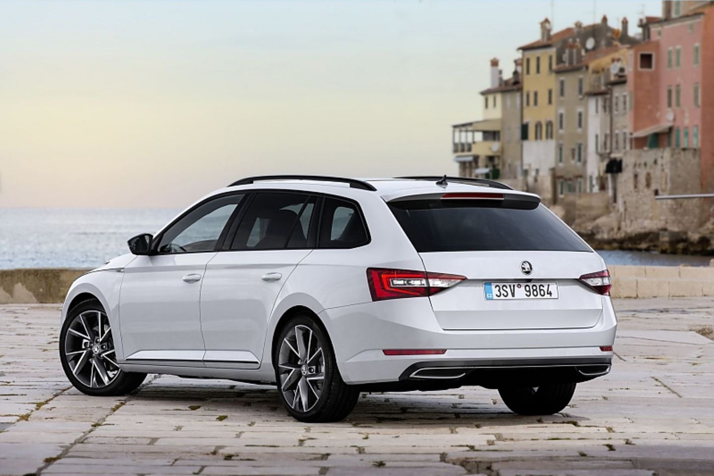 Skoda Superb Combi ist immerhin 4,86 Meter lang