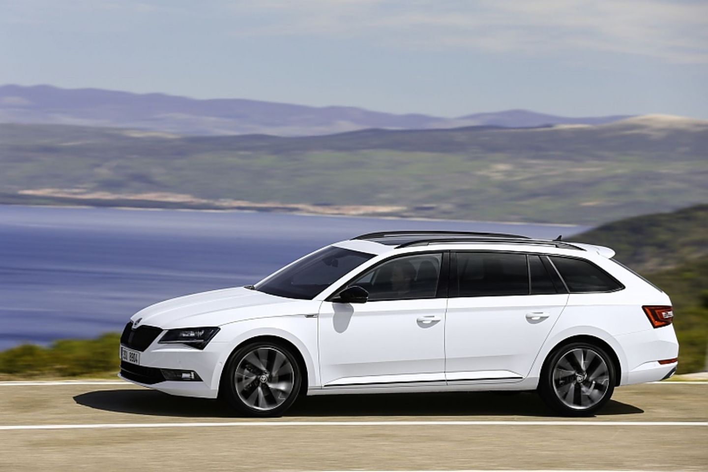 Der Skoda Superb Combi SportLine wiegt gut 1.6 Tonnen