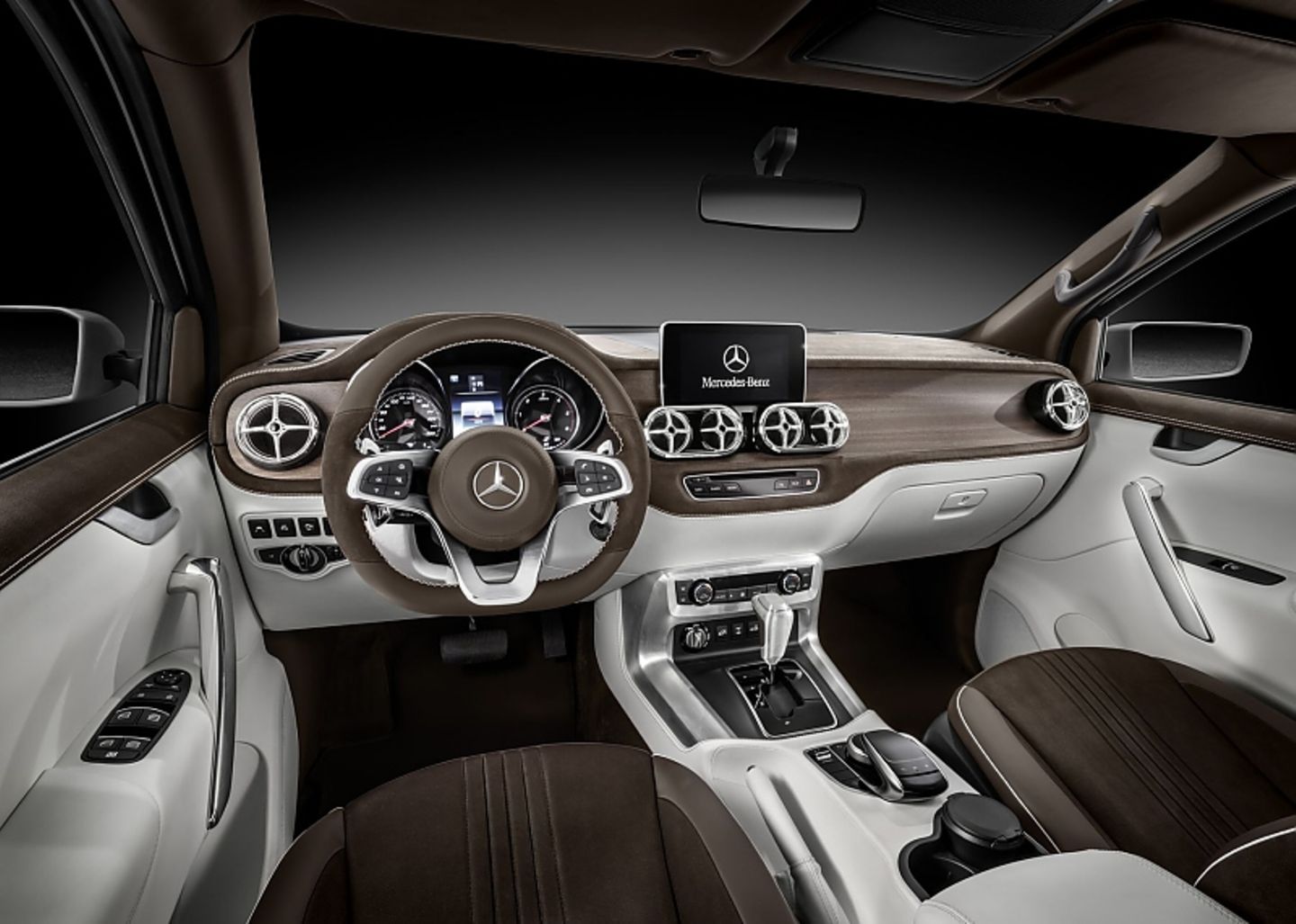Das Interieur nimmt Anleihen von der C- und der V-Klasse