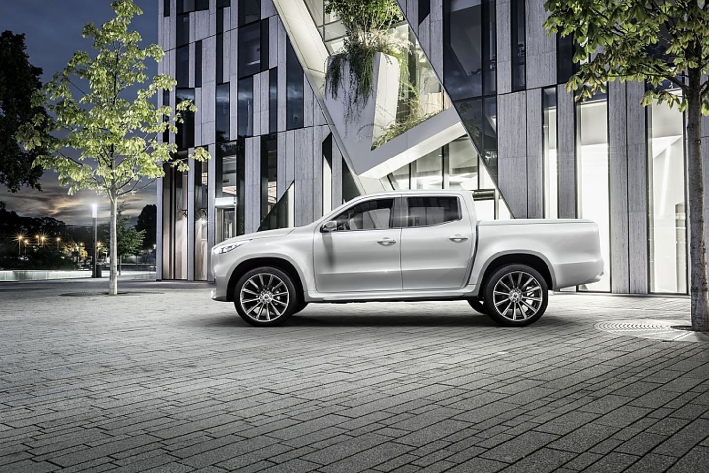 Das Mercedes Concept X-Class ist etwa 5,35 Meter lang