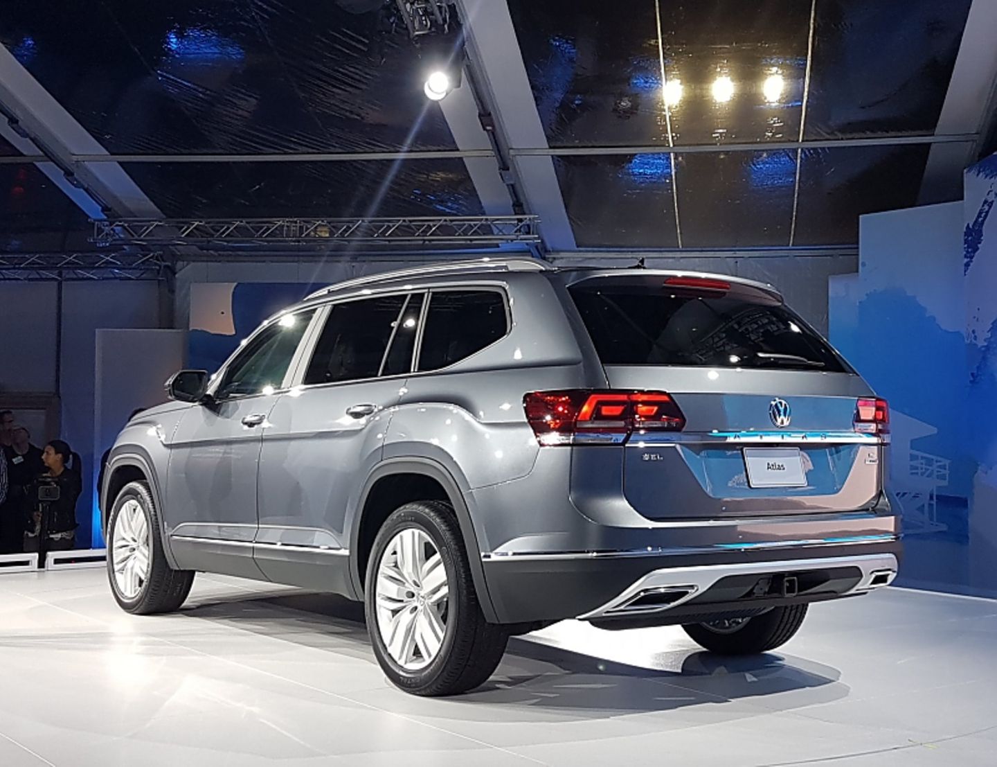 Weltpremiere VW Atlas in Santa Monica - nach Europa kommt der 5,04 Meter lange SUV nicht Weltpremiere VW Atlas in Santa Monica - nach Europa kommt der 5,04 Meter lange SUV nicht
