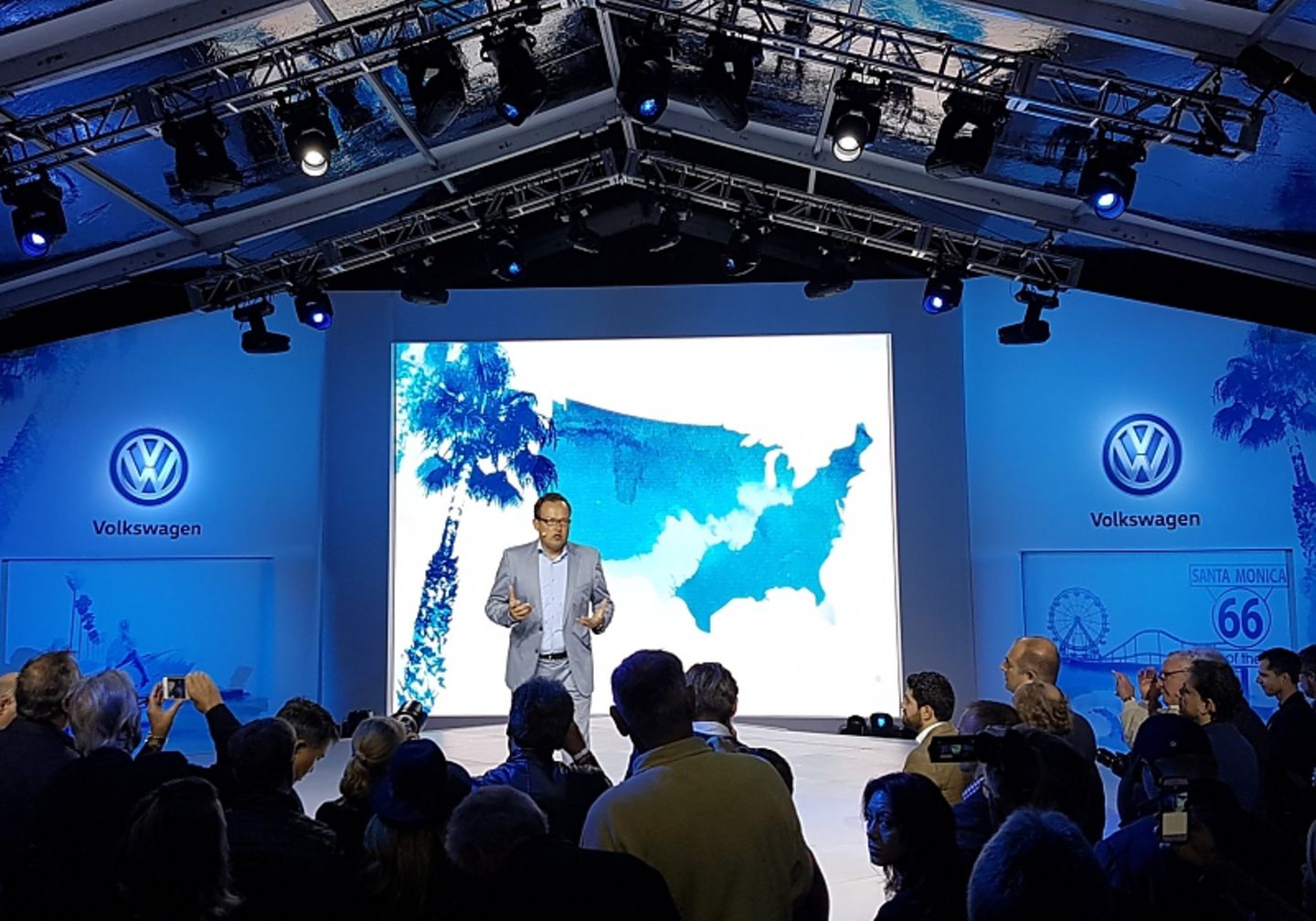VW Nordamerika-CEO Hinrich J. Woebcken bei der Weltpremiere des VW Atlas in Santa Monica