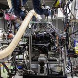 Ob Motoren oder ganze Fahrzeuge - alles kann und wird geprüft.