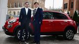 Olivier Francois (rechts) vor einem Fiat 500X hält nicht viel vom den aktuellen E-Mobilen