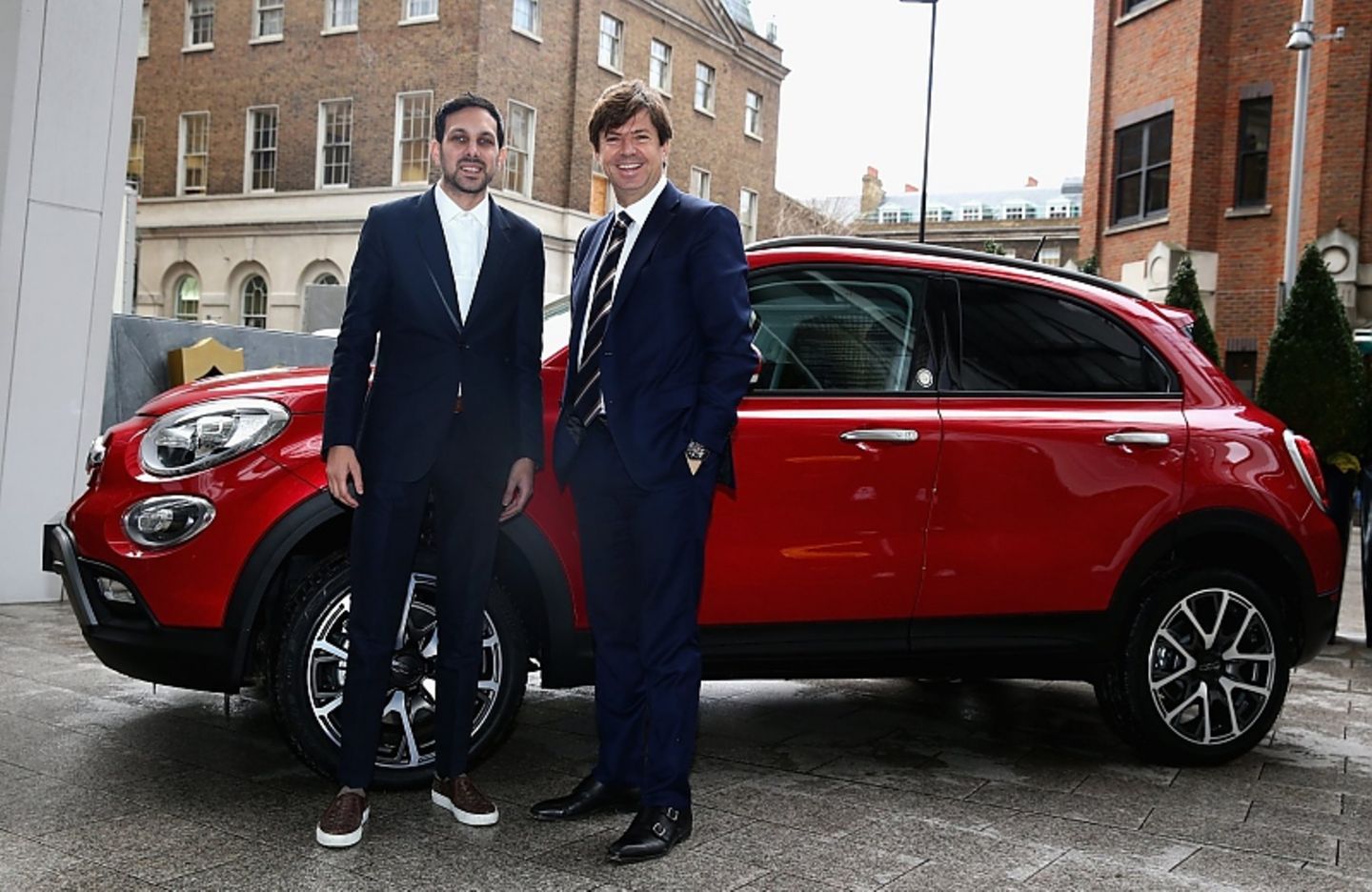 Olivier Francois (rechts) vor einem Fiat 500X hält nicht viel vom den aktuellen E-Mobilen