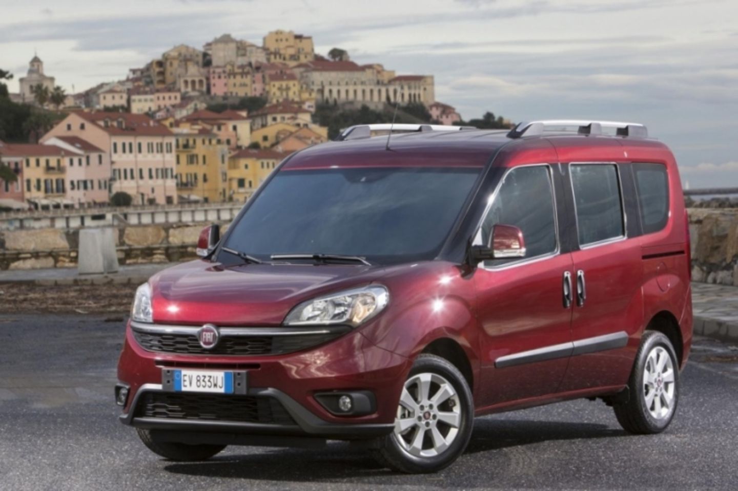 Fiat baut praxisorientierte Autos (Bild Doblo), aber bei den Innovationen sehen Experten Nachholbedarf
