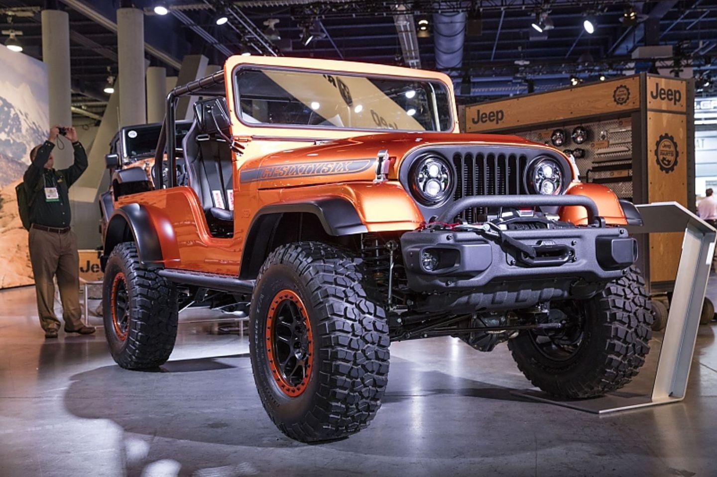 Jeep CJ66 mit Hemi Motor