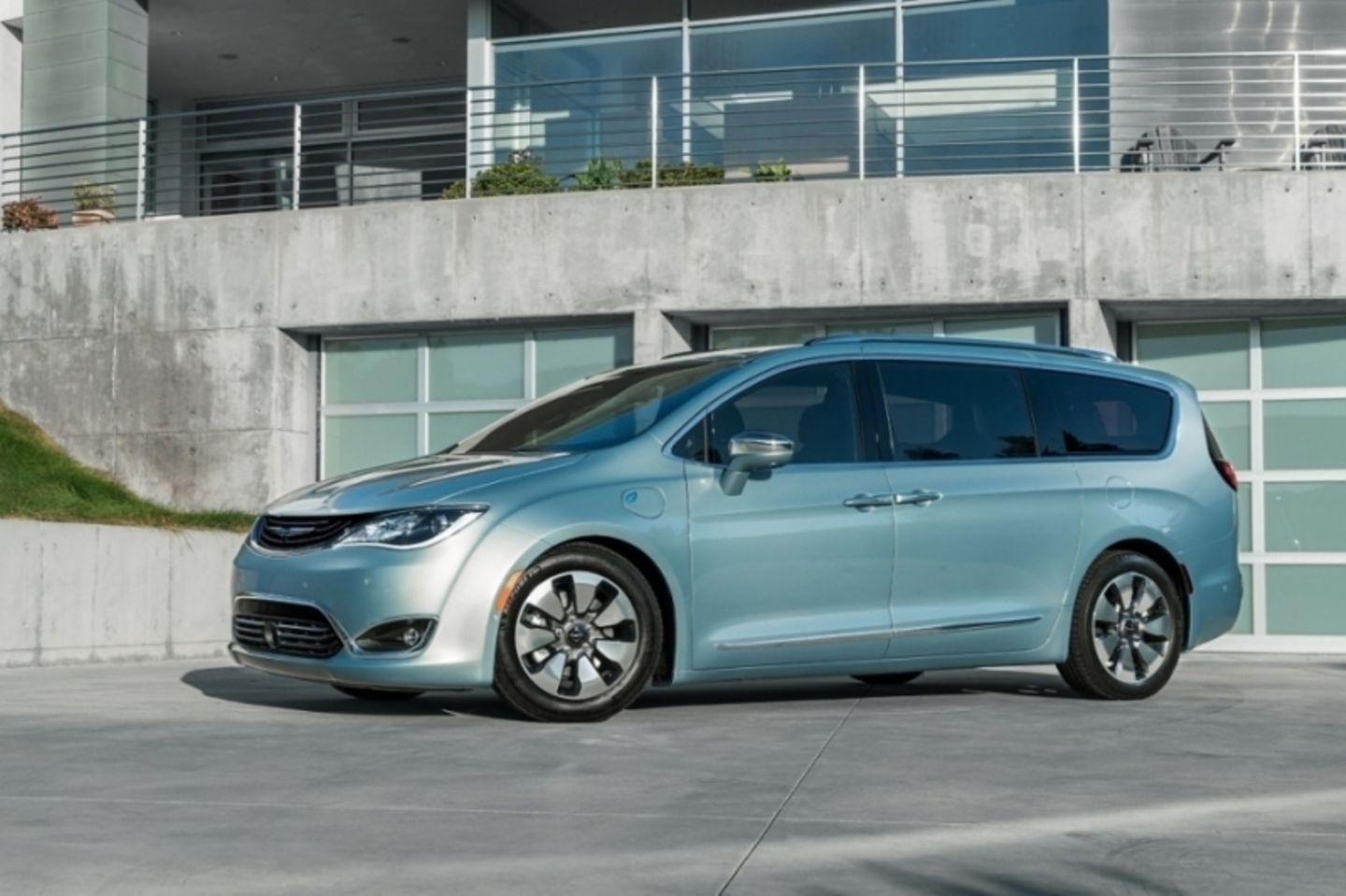 Der Chrysler Pacifica bekommt ein Plug-in-Hybrid-Modul, das bei Bedarf auch Fiat zur Verfügung seht
