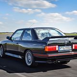 Der auffällige Heckspoiler gehört dazu