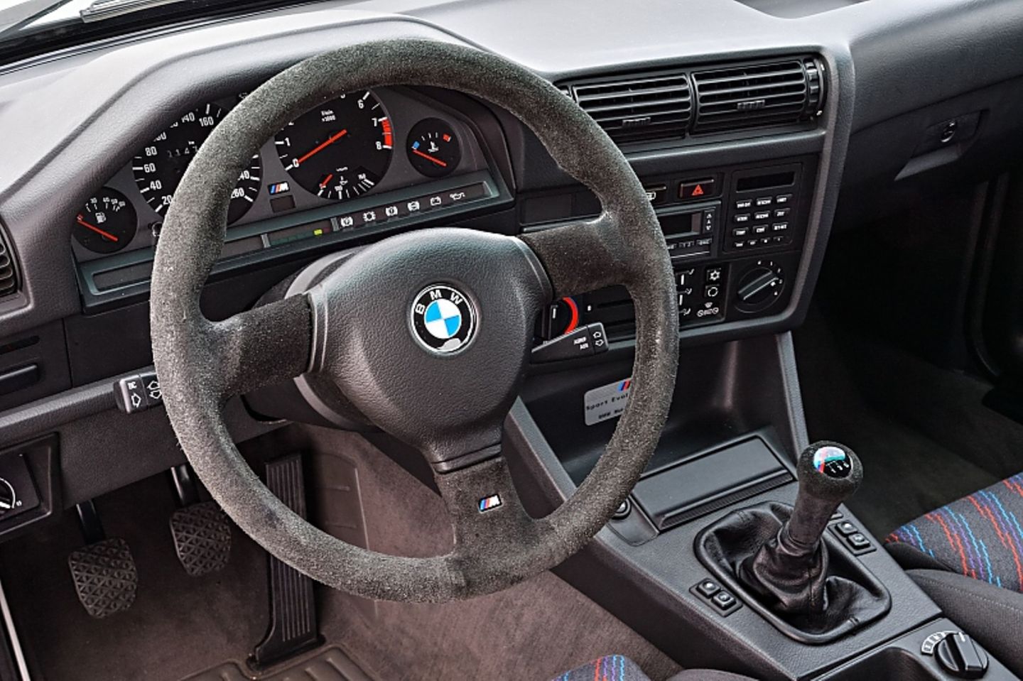 Typisch BMW: das Cockpit ist zum Fahrer geneigt