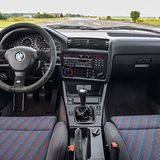 Das Lenkrad liegt griffig in der Hand