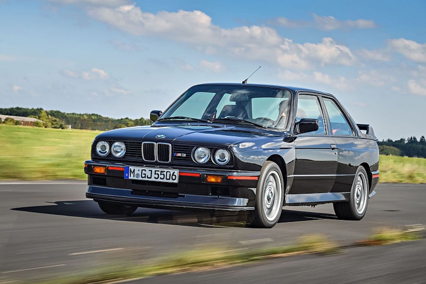 Der BMW E30 M3 Sport Evolution war nur in Brillantrot und Glanzschwarz erhältlich