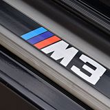 Das M3-Logo ziert die Einstegsleisten