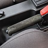 Auch die Handbremse hat einen Wildleder-Griff