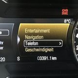 Zwischen den Rundinstrumenten werden bei Ford die Menüs dargestellt