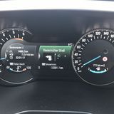 Bei Ford gibt es auch Navigations-Hinweise zwischen Tacho und Drehzahlmesser
