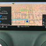 Audis MMI Plus zeigt markante Gebäude