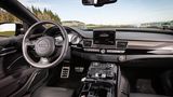 Das etwas angestaubte Cockpit des Abt Audi S8 Plus