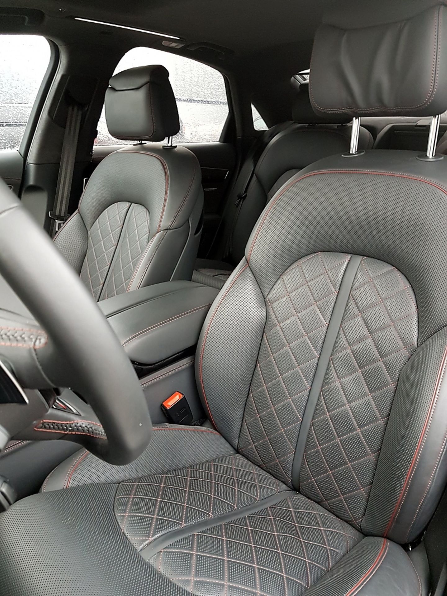 Abt Audi S8 Plus - bequeme Ledersitze vorne..