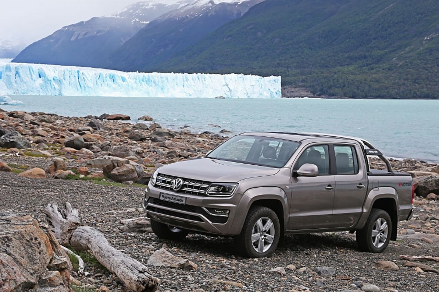 Die 70 Meter hohe Wand des Perito Moreno Gletschers ist dann doch ein wenig zu steil für den Amarok.