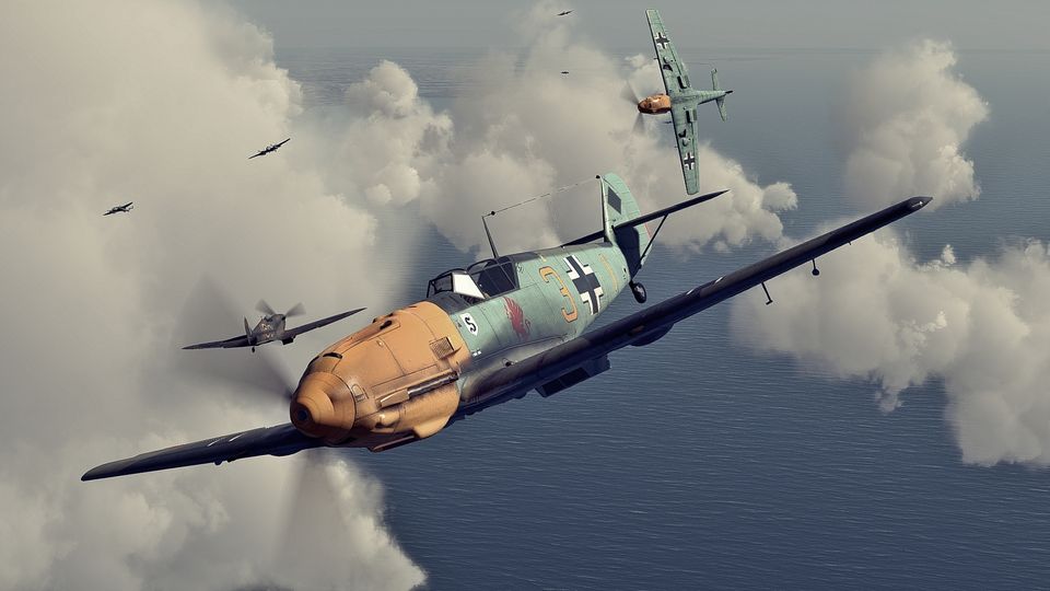 Die Deutschen hatten in der Luftschlacht um England die Motorhauben ihrer Jäger gelb lackiert. Man versprach sich davon einen taktischen Vorteil im Luftkampf, da die eignen Piloten so schneller Freund und Feind unterscheiden konnten.