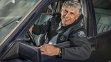 Michael Nickl in seinem blauen Mercedes 200 D der Baureihe W 124