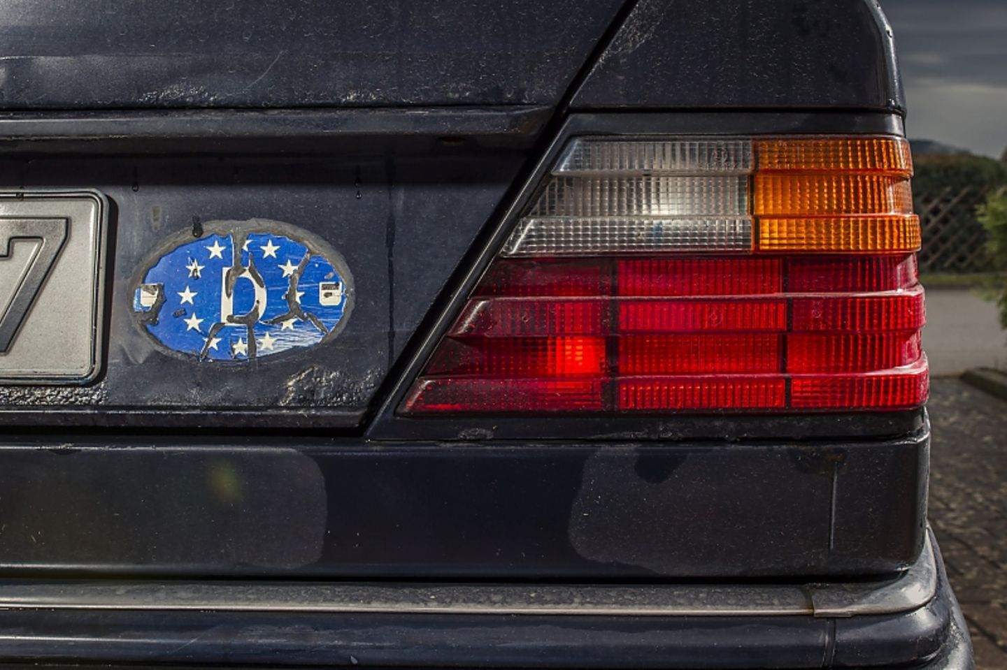 Mercedes 200 D Kilometer-Millionär - auch die Heckklappe wurde vom Rost zerfressen