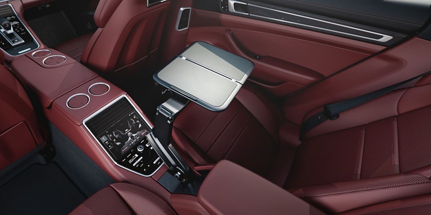Porsche Panamera Executive - mit ausklappbaren Tischen im Fond