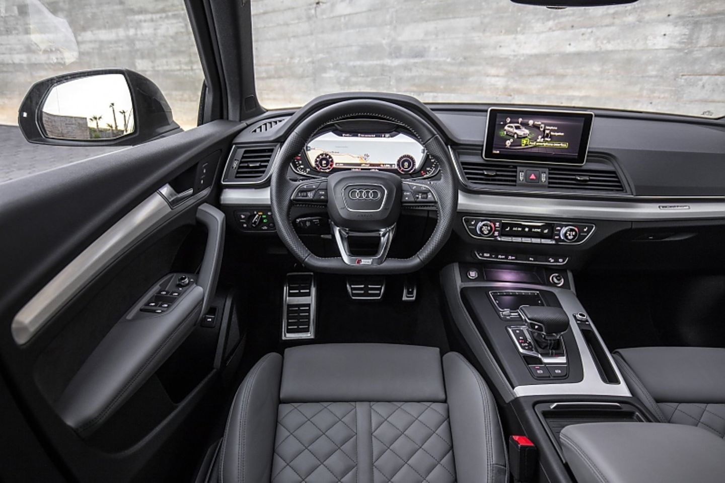 Das schicke Cockpit des Audi Q5 2.0 TFSI Quattro