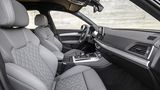 Bequeme Frontsitze im Audi Q5 2.0 TFSI Quattro