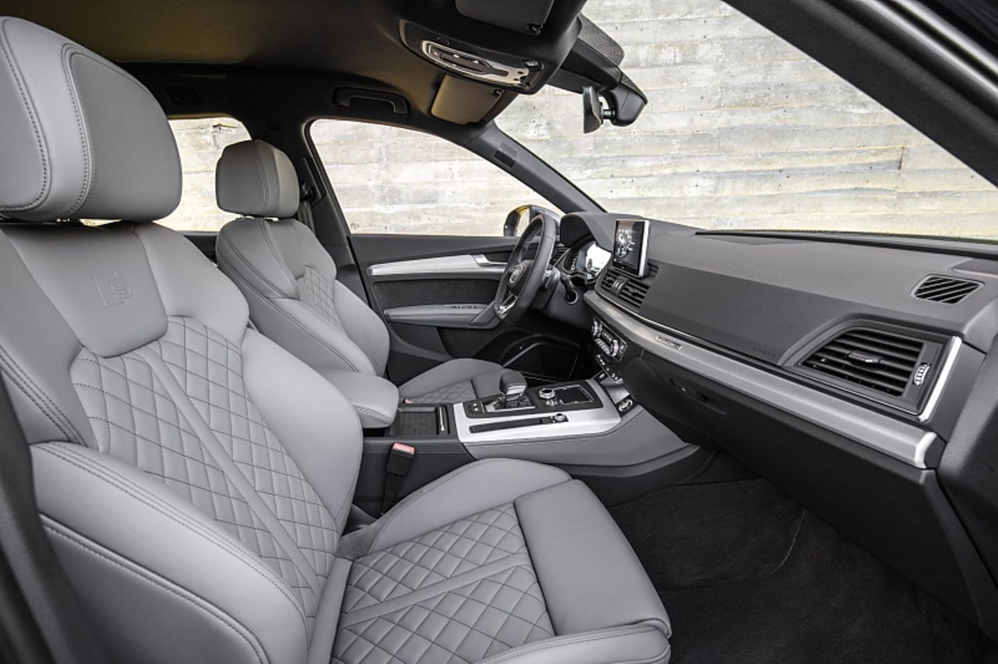 Bequeme Frontsitze im Audi Q5 2.0 TFSI Quattro