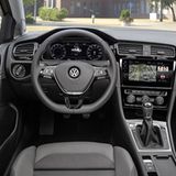 Das Cockpit der neuen VW Golf 7.