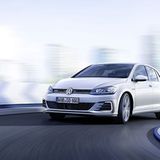 Die blauen Winglets in den serienmäßigen LED-Scheinwerfern sind neu.