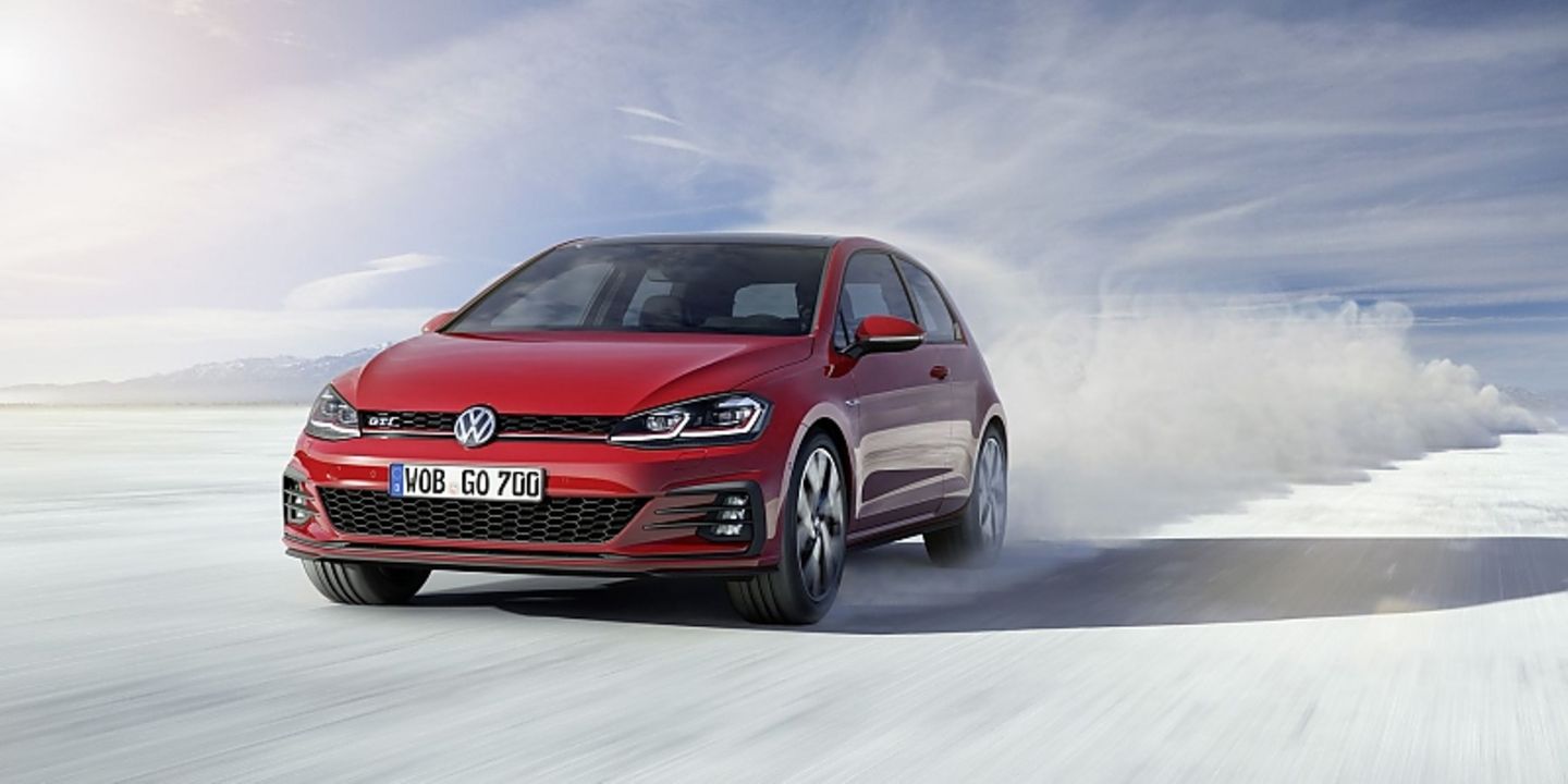 rollt die Performance-Version mit 245 PS ums Eck.